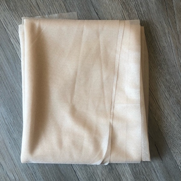 🔥SALE - any 4/$20. Table Runner - Picture 5 of 6